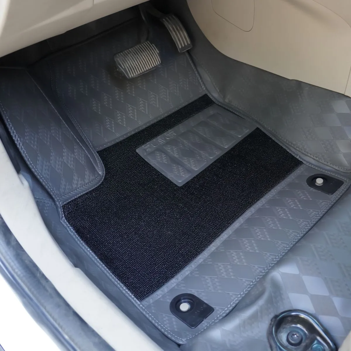 THẢM LÓT SÀN FORD FOCUS 2018