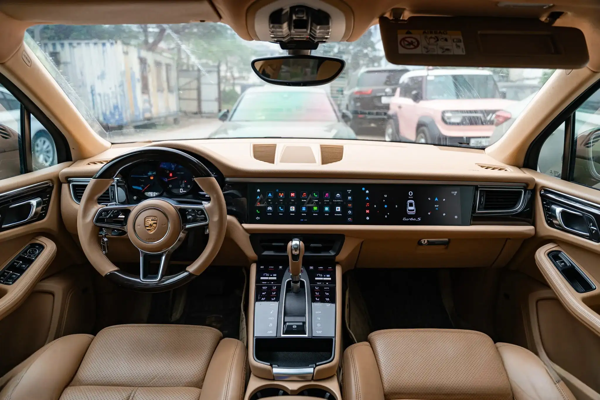 Nâng cấp xe Porsche Macan, nâng cấp màn hình giải trí đôi, yên ngựa cảm ứng