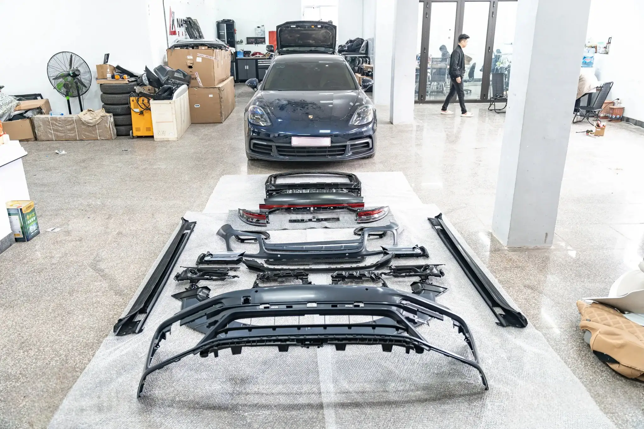 NÂNG CẤP XE PORSCHE PANAMERA, NÂNG CẤP BODYKIT TURBO S FACELIFT, BỌC DA NỘI THẤT ĐỎ BORDEAUX