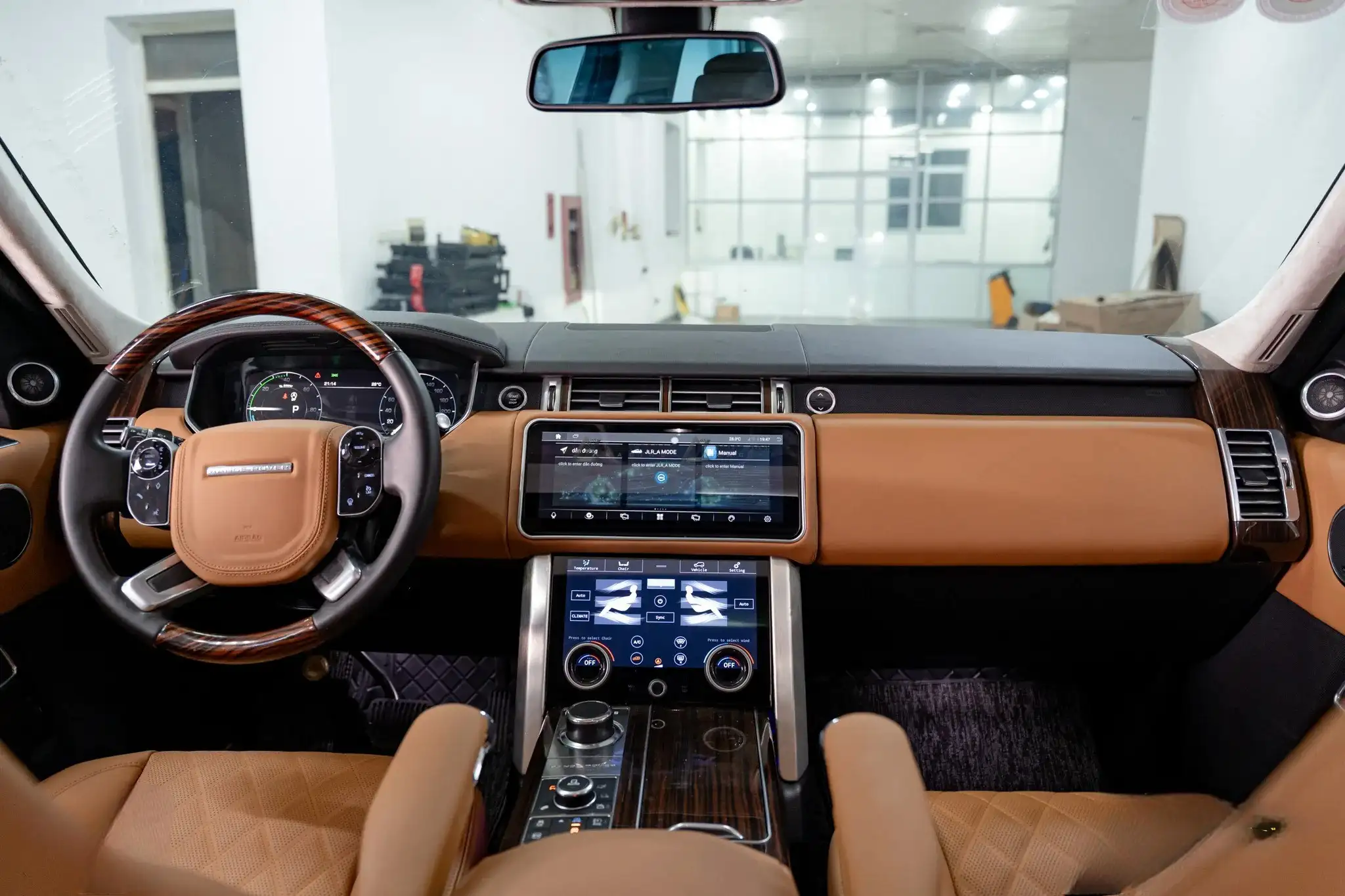 NÂNG CẤP XE RANGE ROVER, LẮP GHẾ HÀNG 2, BỌC LẠI FULL NỘI THẤT NÂNG CẤP KHÔNG GIAN SANG TRỌNG