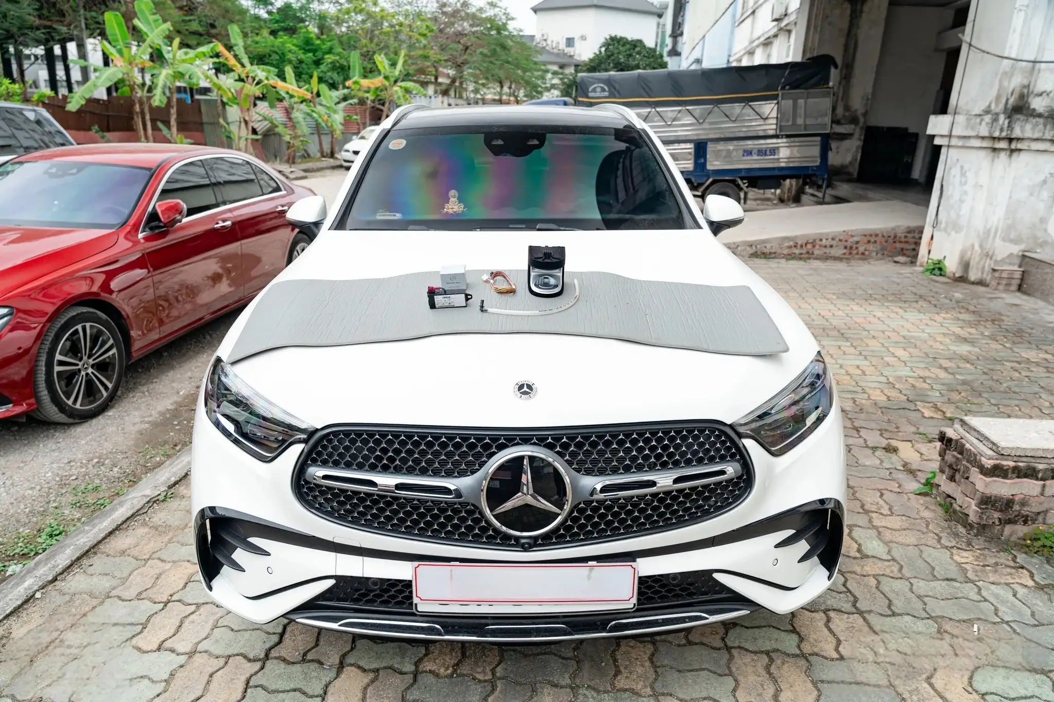 NÂNG CẤP XE MERCEDES GLC 300 X254, LẮP NƯỚC HOA – NÂNG TẦM TRẢI NGHIỆM KHOANG LÁI