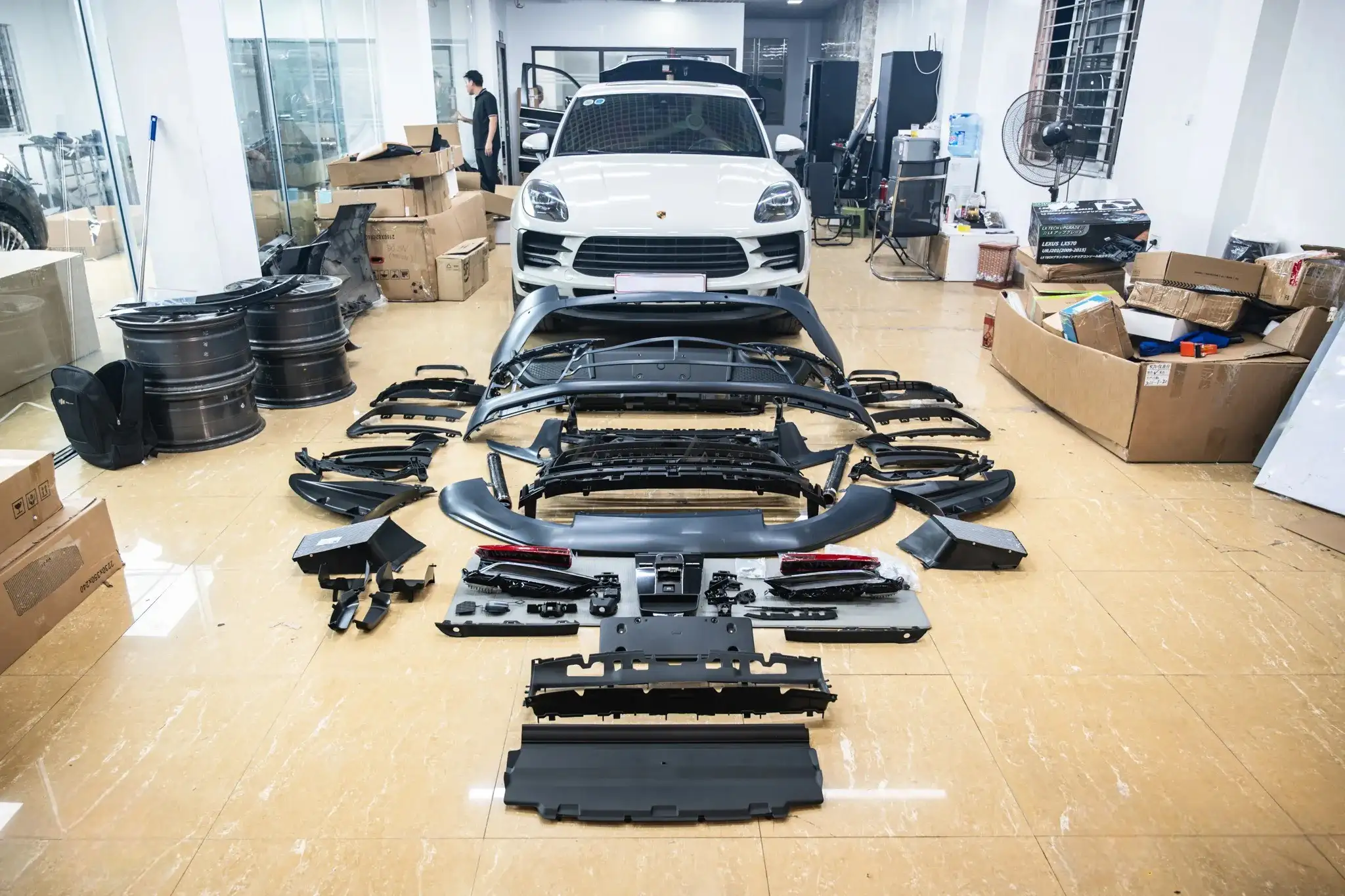 Nâng cấp xe Porsche Macan, Nâng Cấp Bodykit, Vô Lăng Và Yên Ngựa Facelift 2023